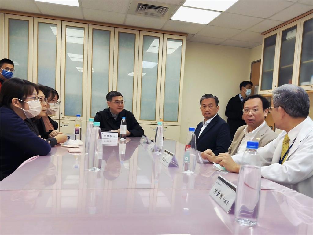 情況好轉! 陳光復昏迷指數上升至7 卓揆赴高雄探望