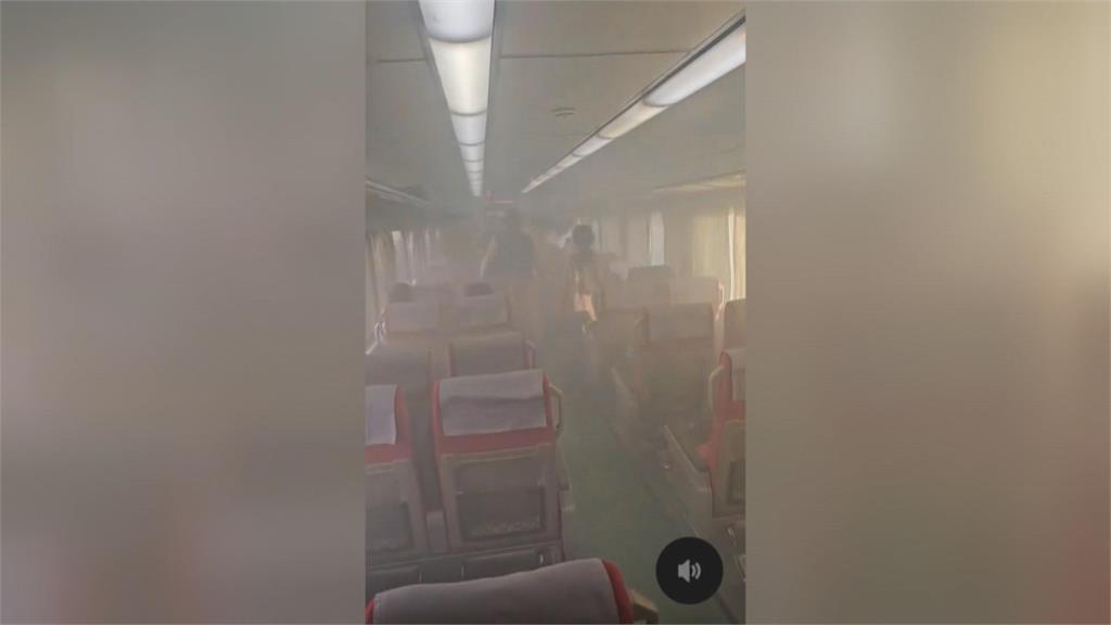 台鐵車廂起火竄濃煙！　旅客「行動電源突自燃」燒傷手