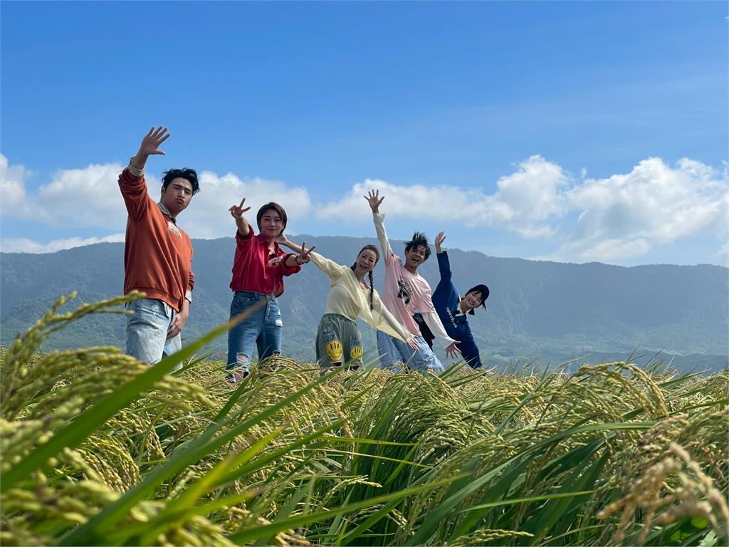 鹿希派文青口白「這節目都用旁白開場嗎?好奇怪喔!」!阿翔說你才奇怪也太不文青