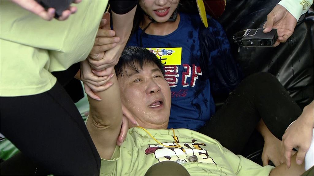胡瓜挑戰新遊戲！體力不支累到倒地喊「我先休息一下」