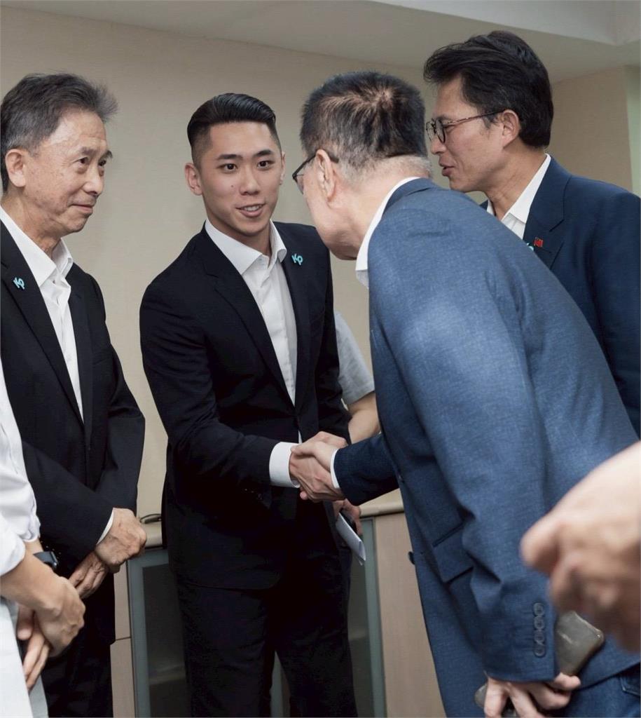快新聞／吞的下去？李四川代表藍白選新北　陳世軒喊「一定並肩作戰」
