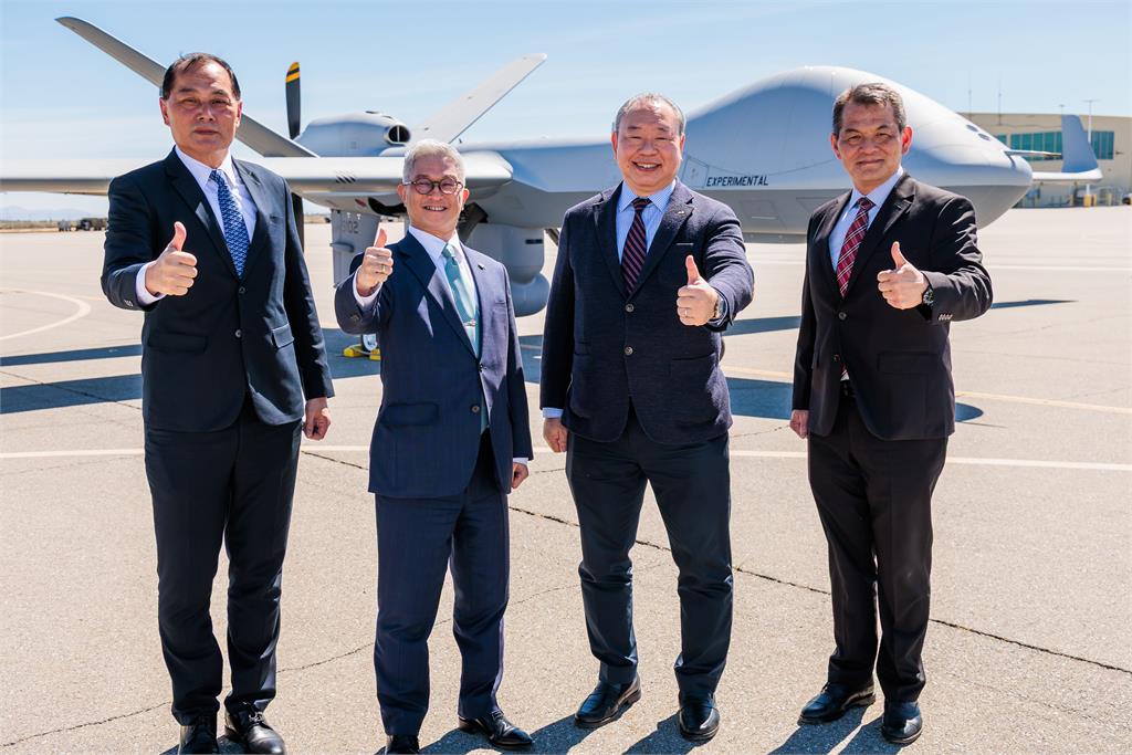 快新聞／想直接飛回台灣？MQ-9B無人機首批2架正式交機　徐斯儉親自操作