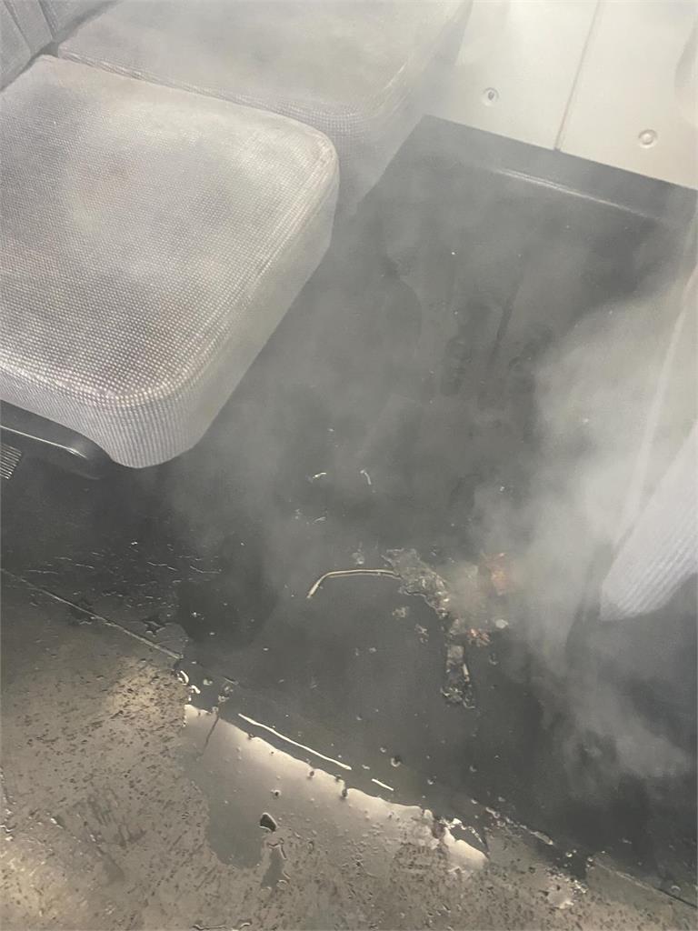 快新聞/乘客驚喊「以為火車要爆炸」!自強號車廂驚冒濃煙 罪魁禍首找到了