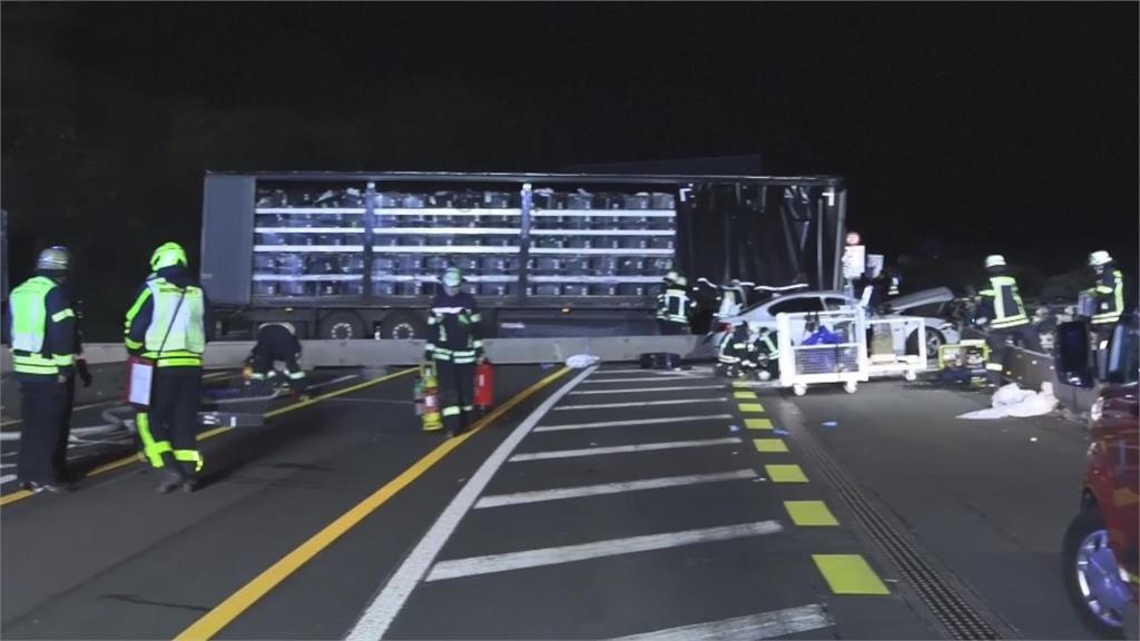 德國高速公路50車連環撞　肇事司機被捕後送醫