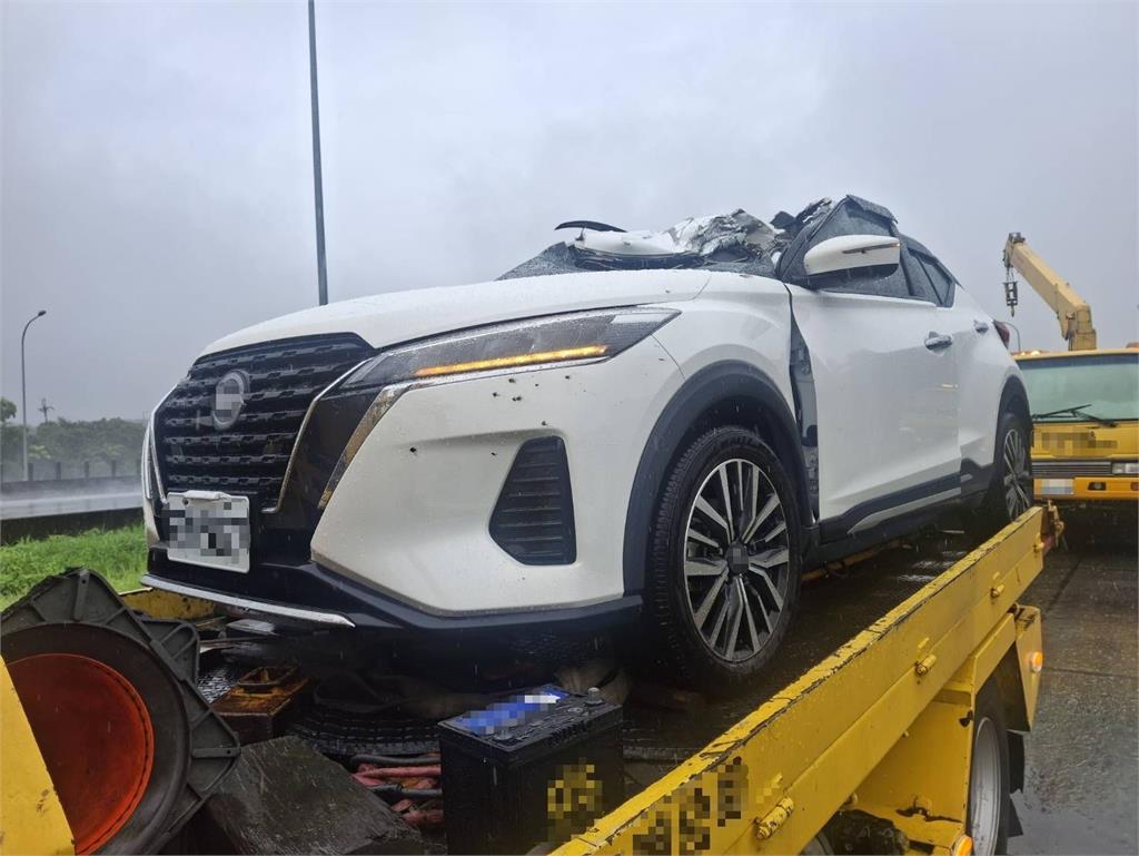 快新聞／國3輪胎「飛天」砸2車！驚險畫面曝　後方駕駛嚇爆「差點出事」
