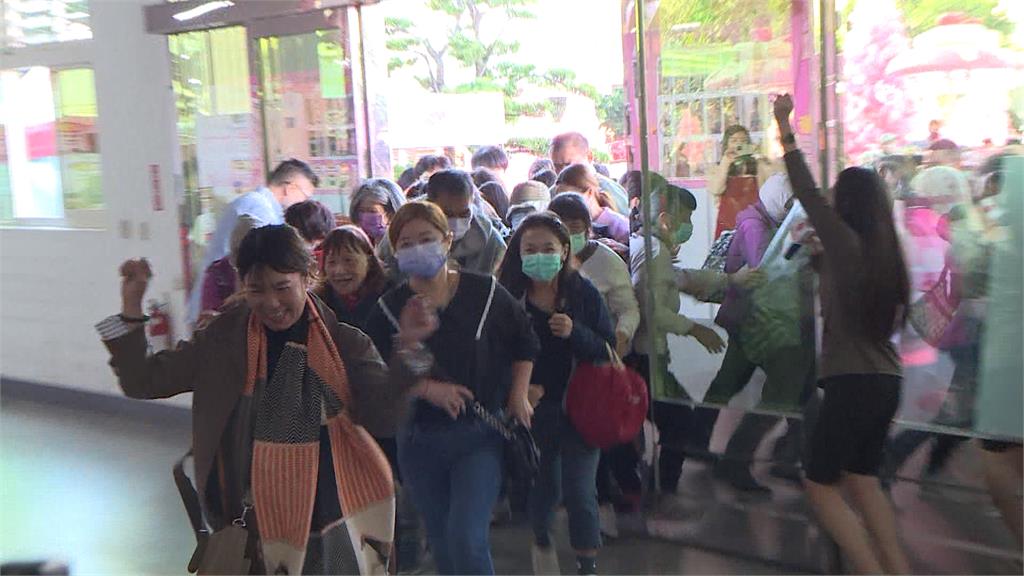 內衣大廠年度拍賣會 加碼抽台灣隊江國豪簽名球