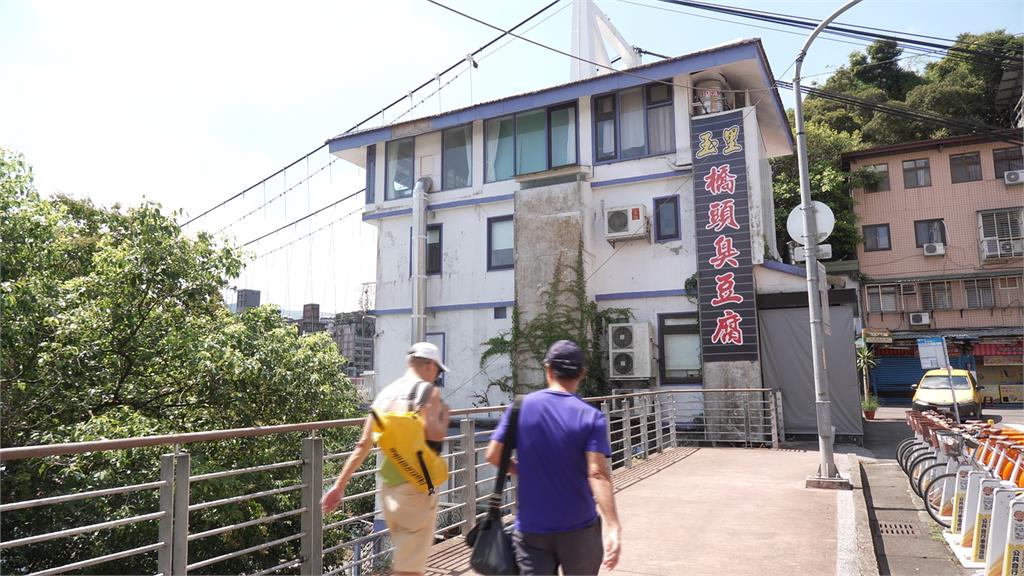 "玉里橋頭臭豆腐"碧潭店開幕 第2天火速遭環保局開單