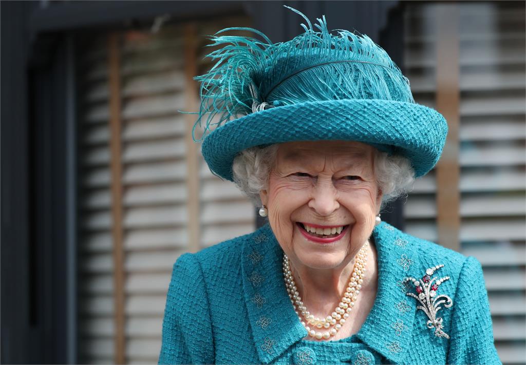 96歲英女王逝世！在位70年「色票穿搭」成招牌　原因僅因這句話