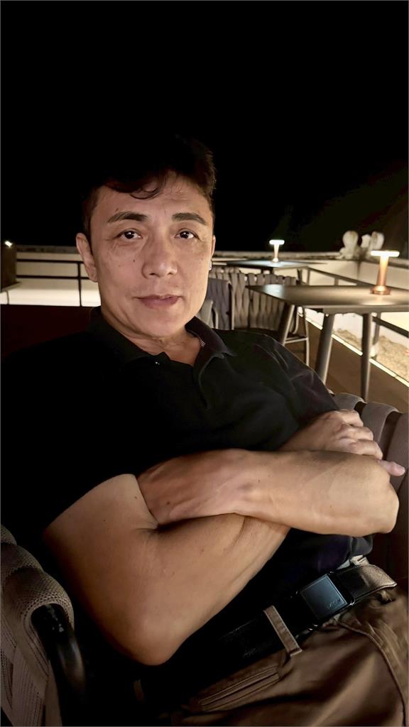 快新聞／人帥真好！前議員凌子楚年輕舊照瘋傳　網驚呼：父子同框像兄弟