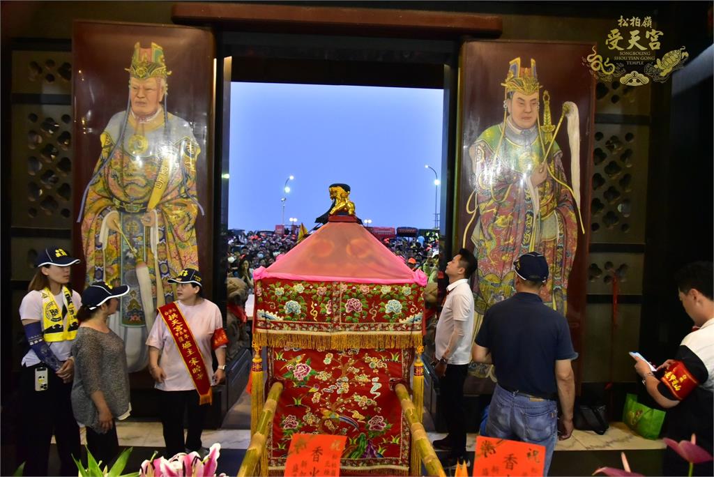 帝后相會!白沙屯媽駐駕「打破禁令」遭疑特權…受天宮澄清:獲帝爺公允許