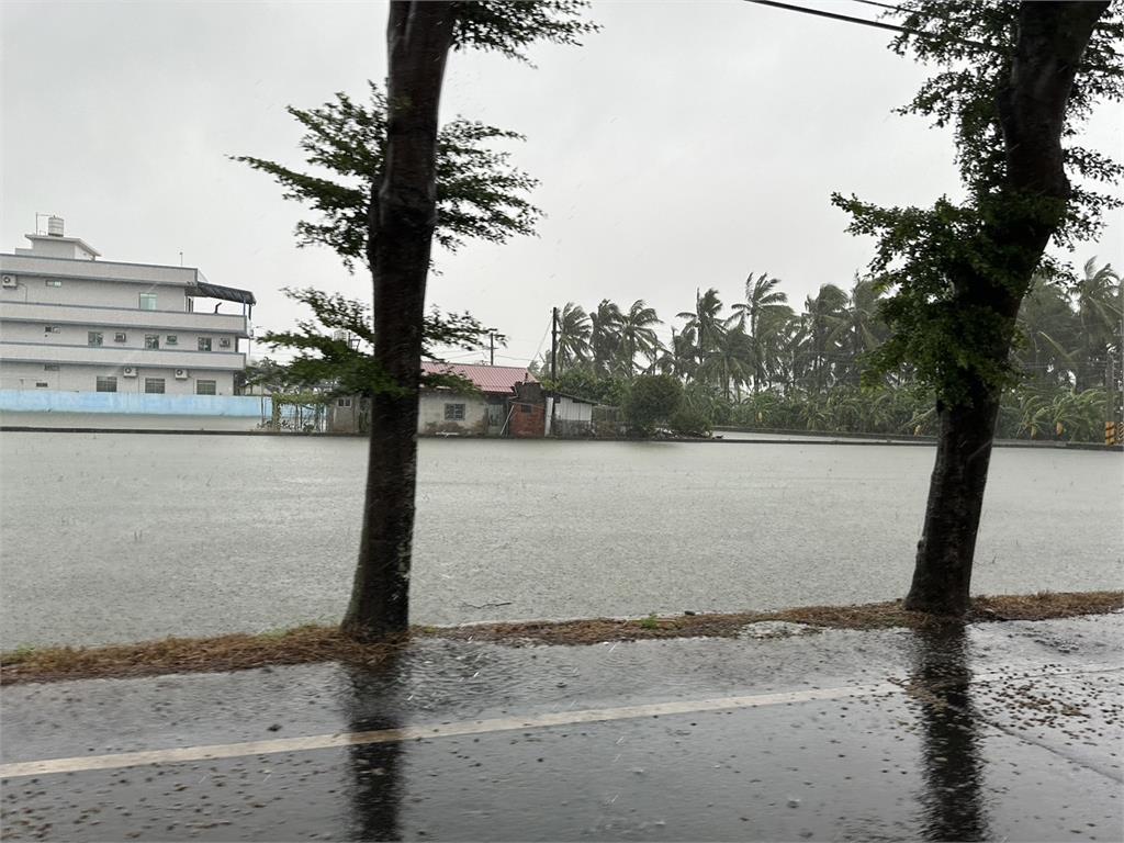 快新聞/高雄還在警戒範圍!豪雨狂炸「多處積淹水」 陳其邁:逾200件災情通報