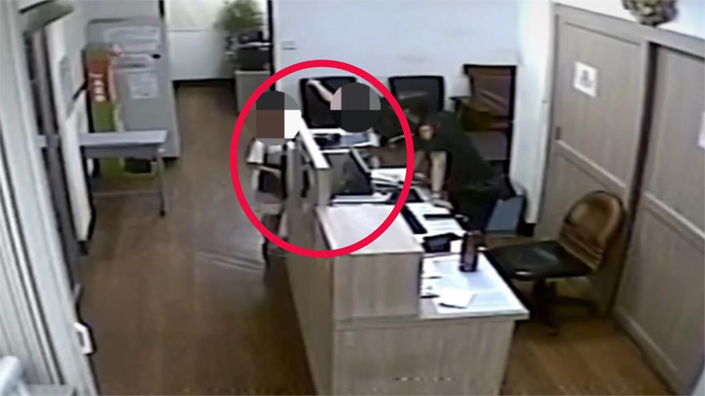 高雄姐弟衝進派出所驚喊「家裡有蛇」!警消到場竟抓到劇毒「眼鏡蛇」