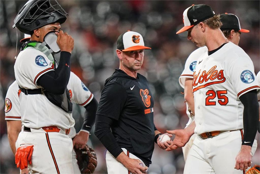 MLB(影)/今年大聯盟最危險的位置在這裡!金鶯總教練驚魂未定「差點又爆頭!」