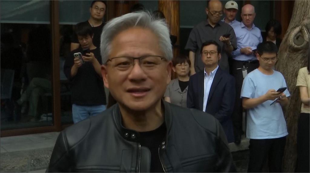 美國解除H20禁令 黃仁勳訪中 穿上唐裝用中文致詞