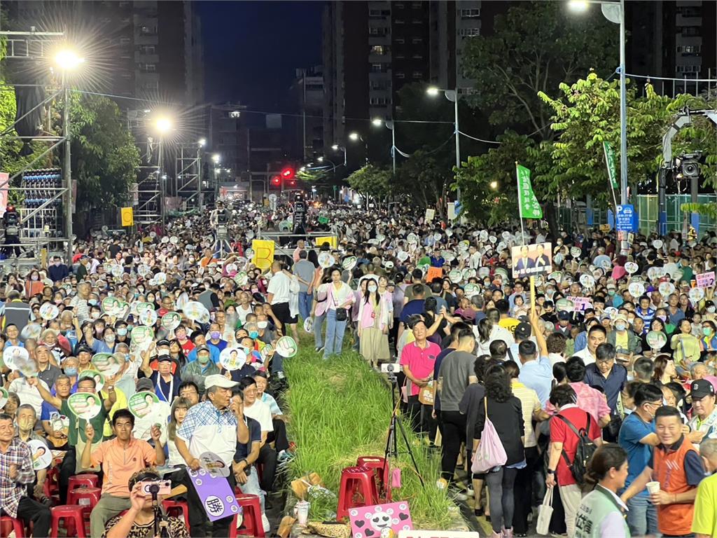 快新聞／大秀陸戰肌肉！林岱樺大岡山造勢晚會　主持人喊：現場破2萬人