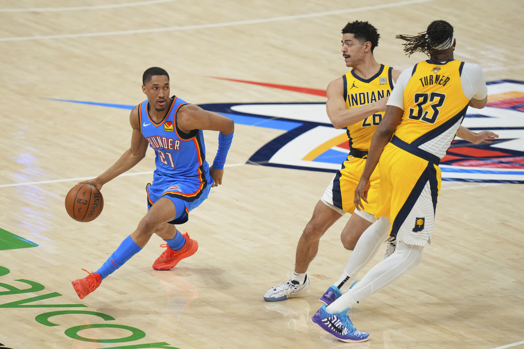 NBA(影)/地板太滑!溜馬一哥哈利伯頓被雷霆替補晃倒網友瘋傳