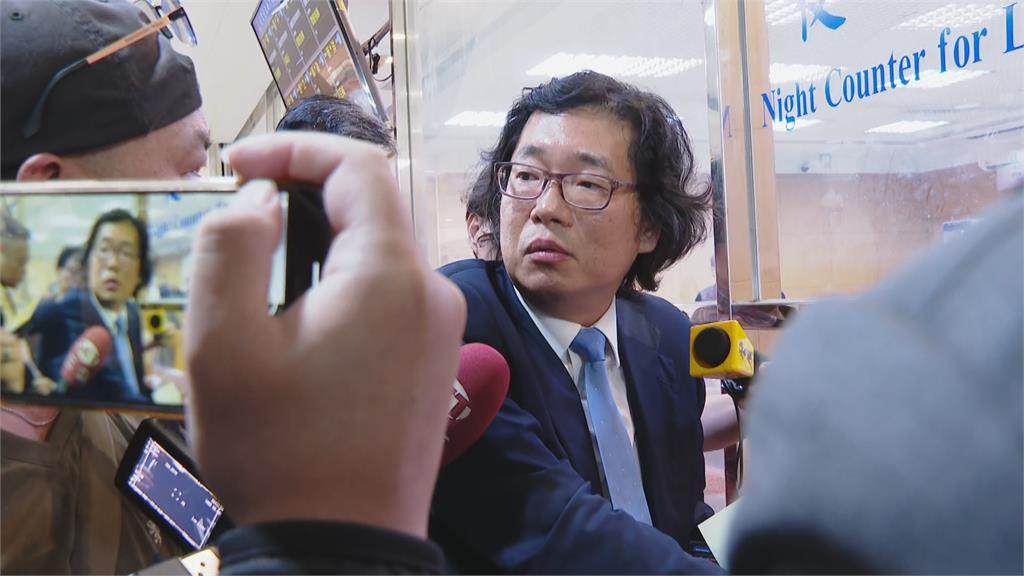 快新聞/貴婦奈奈男友爸50萬交保 律師曝「沒一定要看醫生」:自願回來落葉歸根