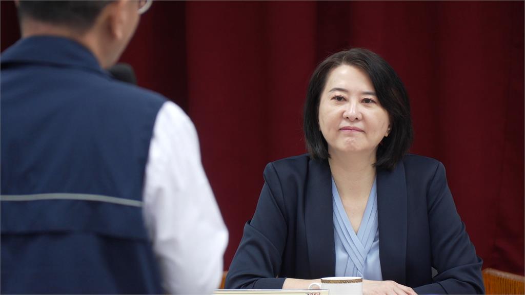 王鴻薇跑里長座談 被問罷免駁「非市政」 顏若芳酸:兼市府發言人?
