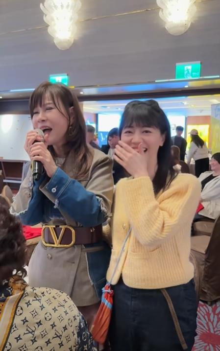 高嘉瑜練新歌同框「台語天后」 開嗓「5字神曲」她秒誇獎：高音沒壓力