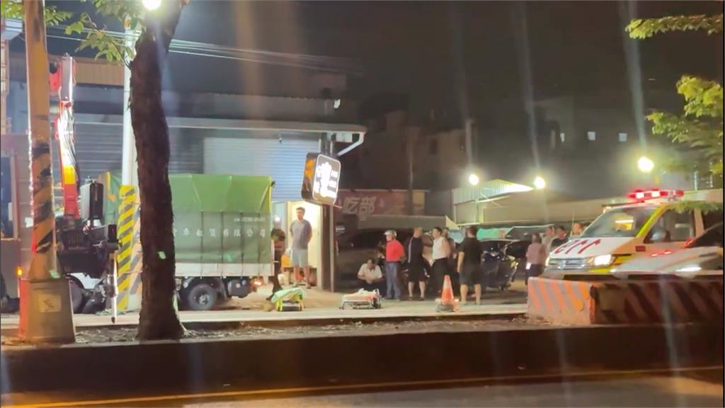 天人永隔　彰南路火鍋店打烊前一家人店門聊天　遭毒駕撞飛2死3輕傷