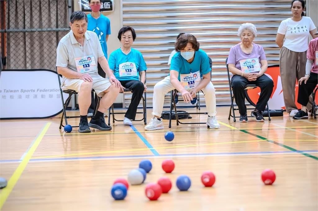 第十二屆阿公阿嬤地板滾球運動會熱鬧落幕 