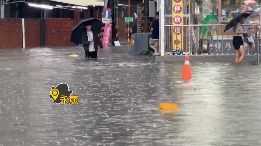大雨釀災! 台南崑山科大淹水"水深及腰" 社區地下室"機車滅頂"
