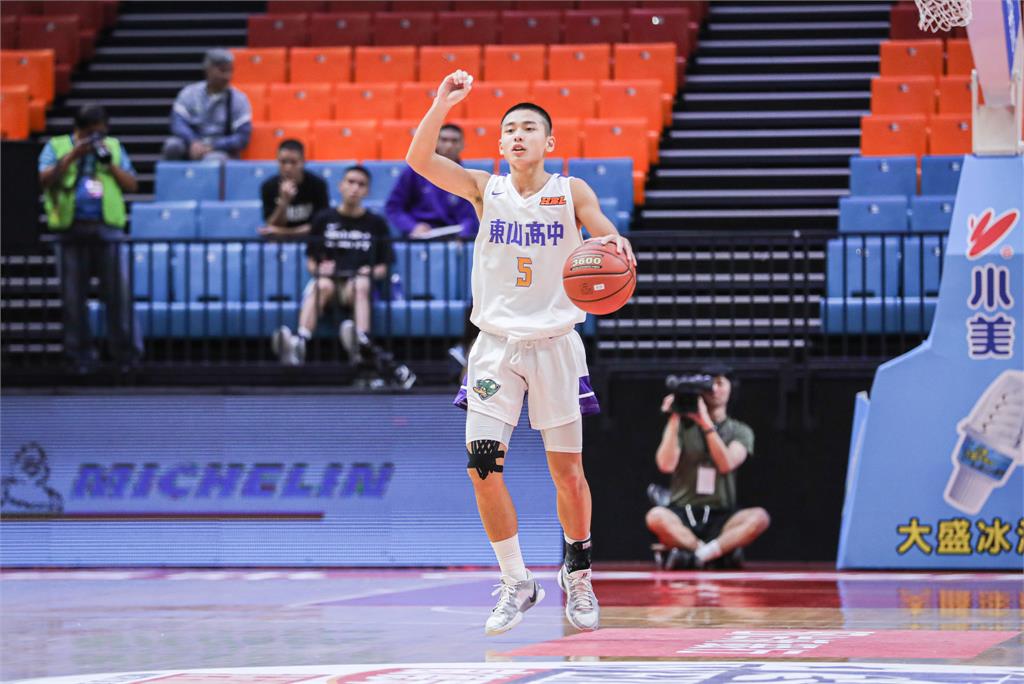HBL(影)／東山高中下半場下起三分雨！63：61氣走開南高中笑納3連勝