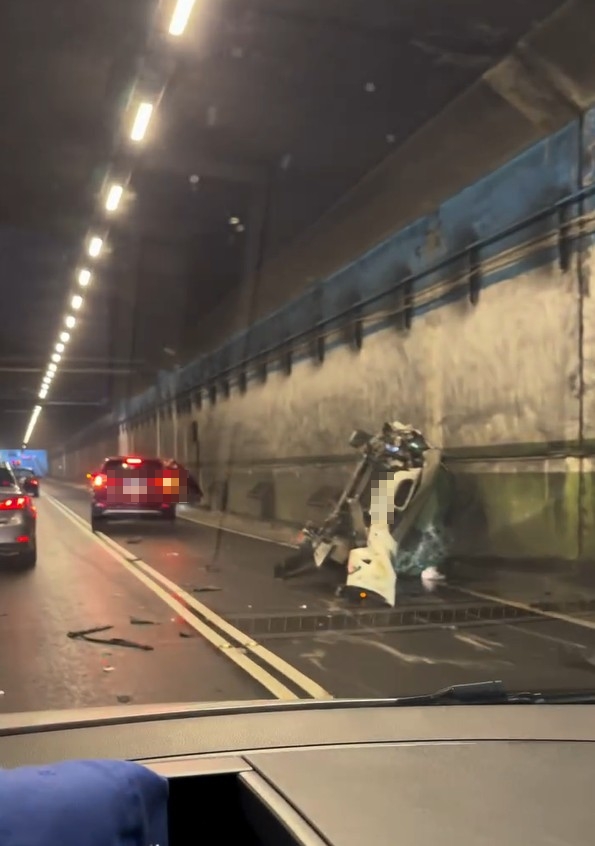 最新／辛亥隧道驚魂！2車追撞害後車「慘翻」　48歲駕駛流鼻血送醫
