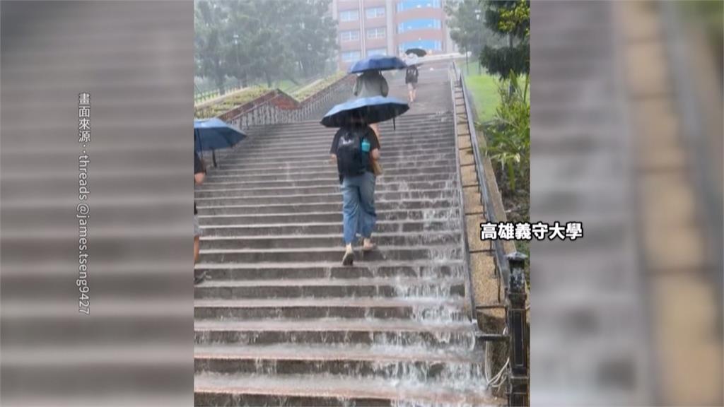 雨神降臨！高雄仁武區「馬路變小河」　義大「水樂園」來了