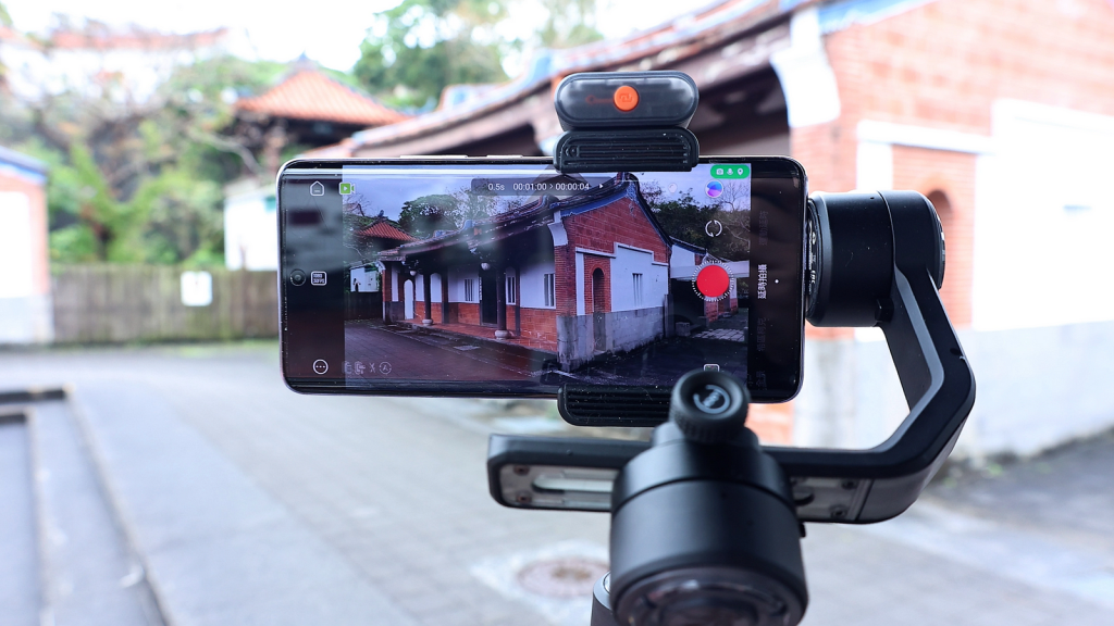 裝上智慧追蹤後 拍攝更便利 Zhiyun Smooth 5S AI
