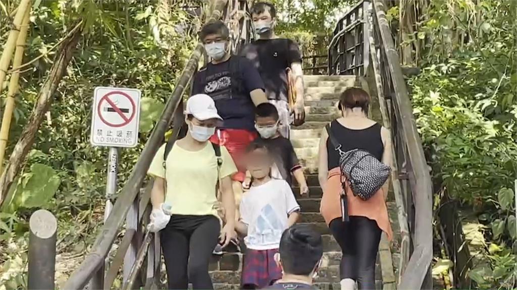 登山人煙稀少可脫口罩 夜市邊走邊吃 絕不鬆綁