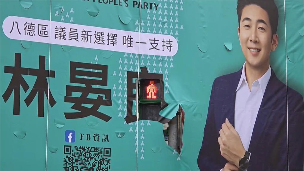 民眾黨參選人看板名字少一字　「挖洞嵌入紅綠燈」違規拆除