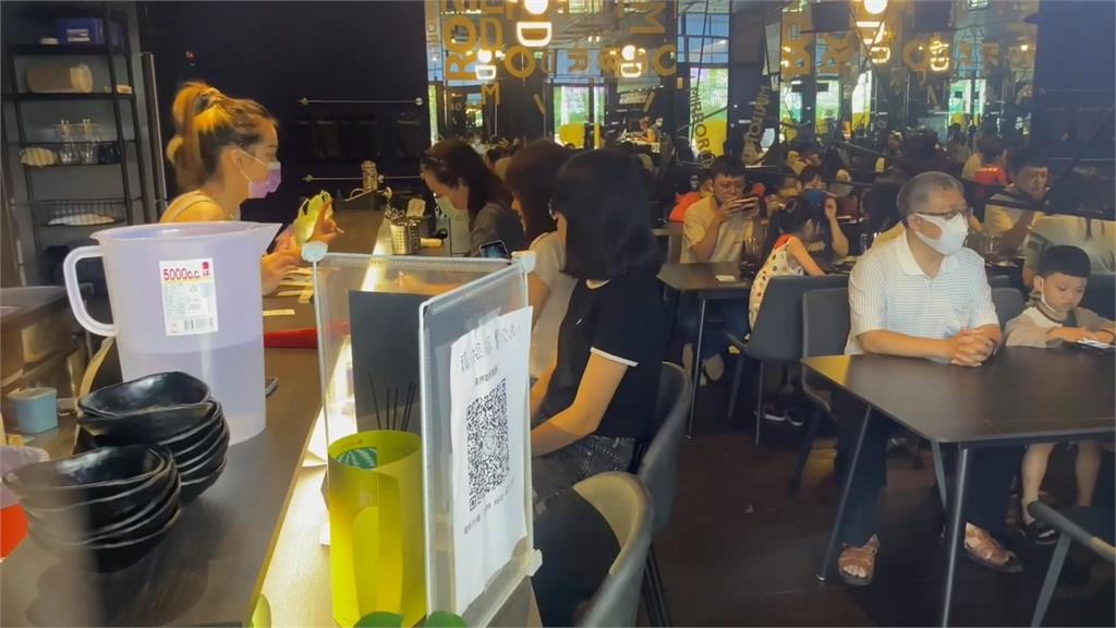 台灣趴趴走／真的超賺！台南最鮮餐廳　吃咖哩飯搭配「無料表演」！１８不禁的喔！
