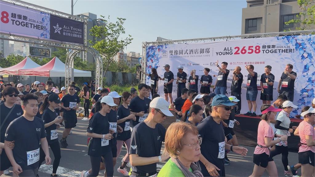 台中超慢跑補給浮誇澎湃! "龍蝦.龍膽石斑"跑者搶吃