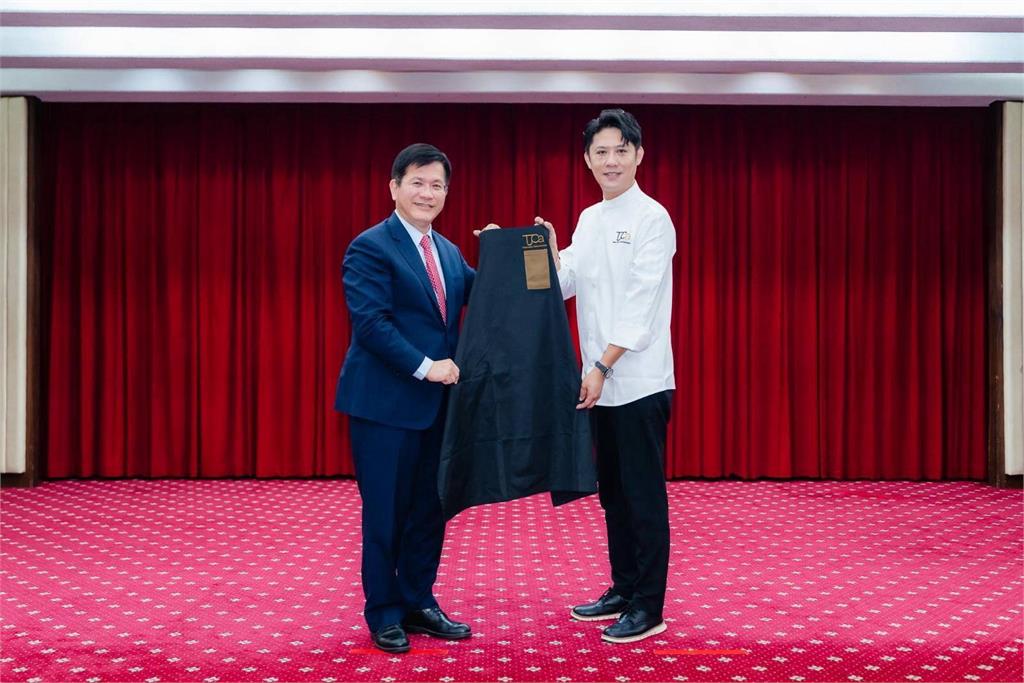 台灣隊橫掃國際廚藝賽！選手揮國旗竟遭制止「當場被收走」　他高EQ「1句話」反殺