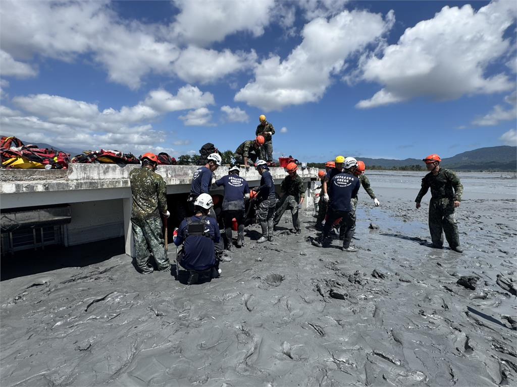快新聞／死亡新增1例！佛祖街住家遭土石掩埋2米高　尋獲女性遺體