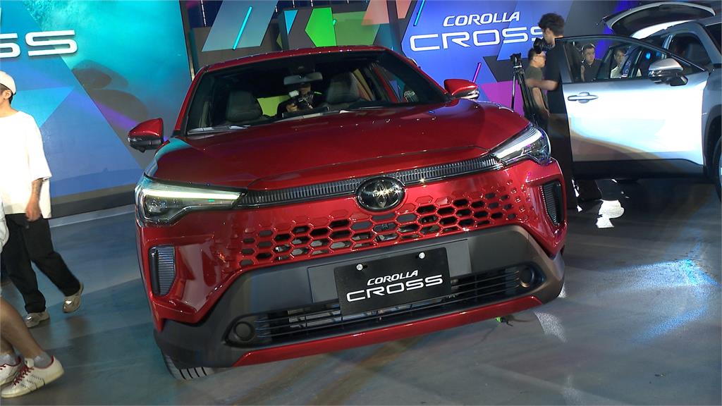 COROLLA CROSS小改款!新增電子手煞車、環景攝影等