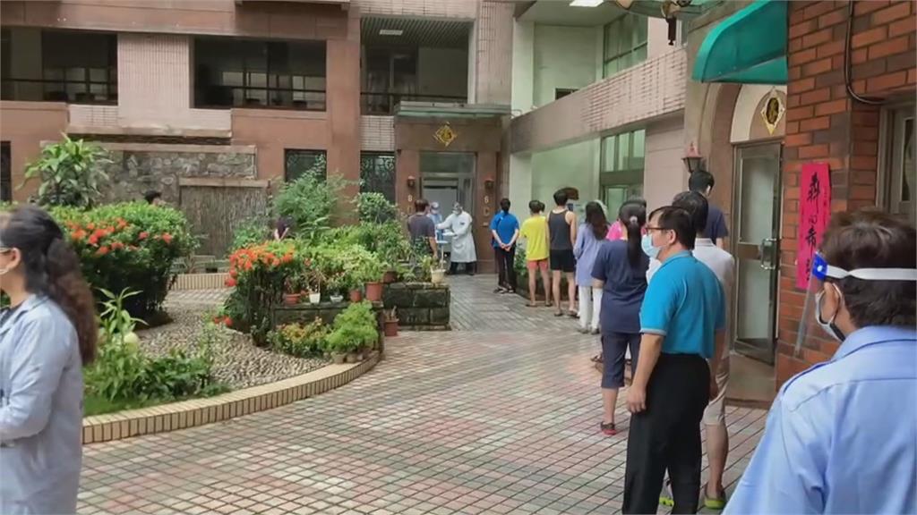 高雄鳳山大樓5確診 確診地瓜嬤攤位急做清消