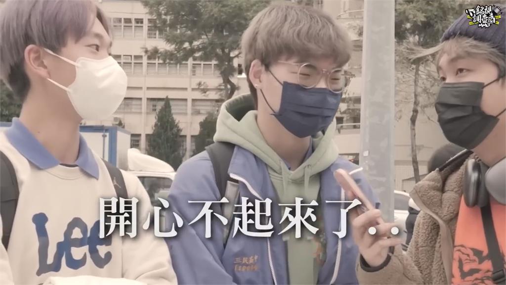 最尷尬的第一次！高中男「睡前紓壓」遭爸開房門　他崩喊：開心不起來了