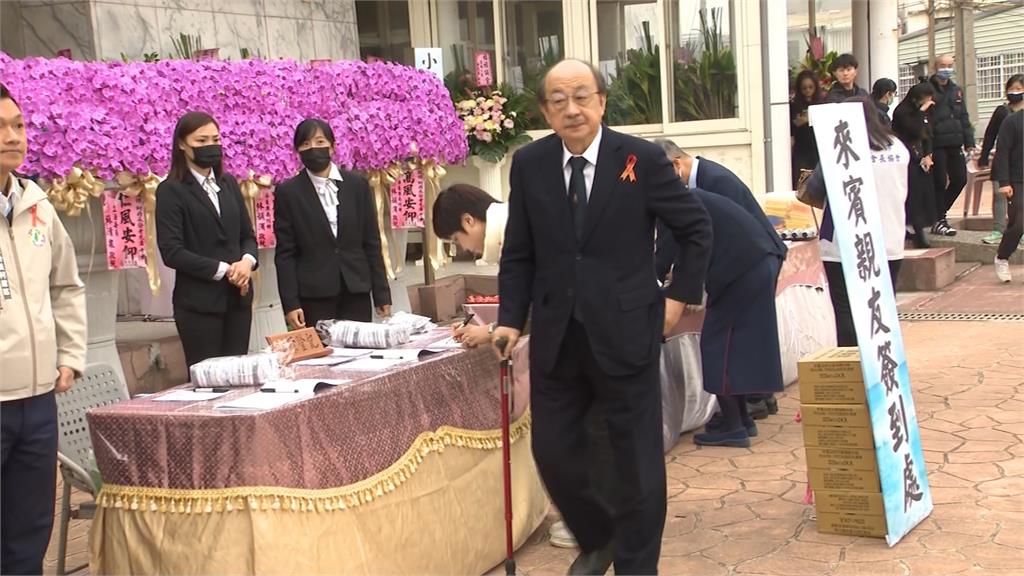 柯爸告別式政要雲集 扁馬到場、蔡送花致哀