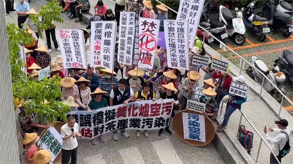 不滿名間焚化爐案選址! 範疇界定會"民眾爬桌抗議"