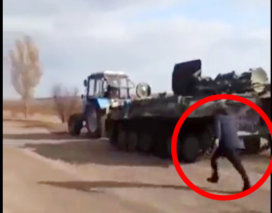 俄軍戰車遭農車牽走「7秒影片瘋傳」！烏克蘭媒體：吉普賽人做的