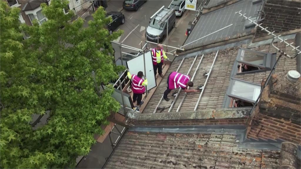 英國電價上揚釀「能源貧窮」 藝術家夫妻號召鄰居裝太陽能發電