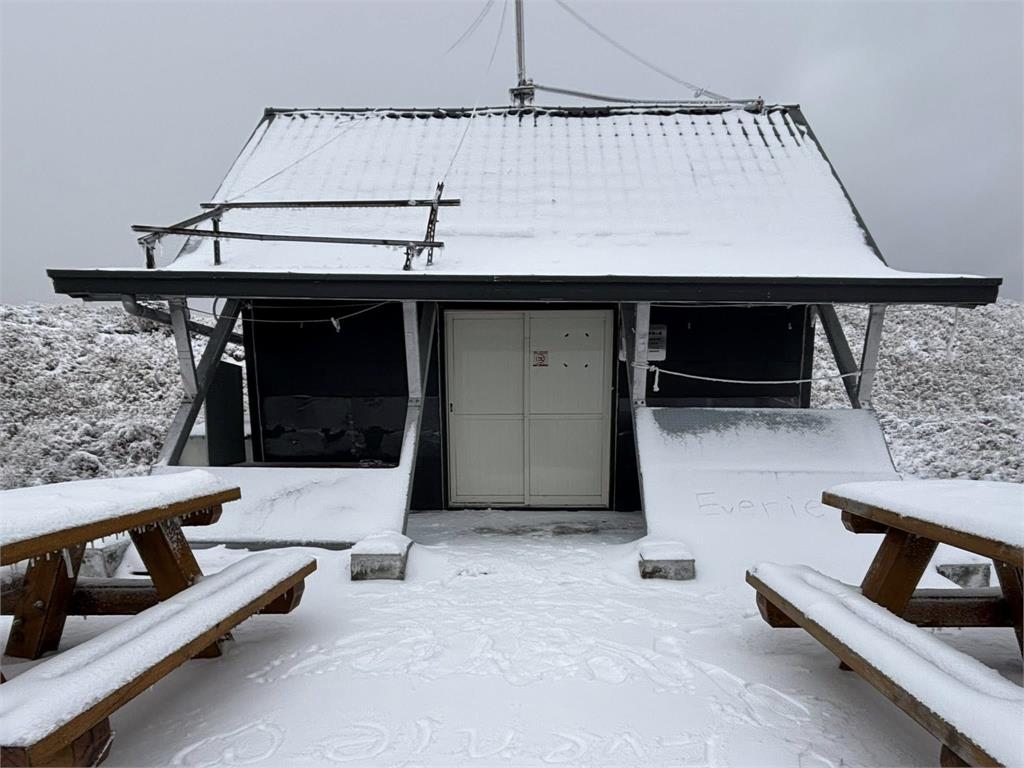 雪山、武陵四秀降雪成銀白世界！　上山追雪必帶雪地三寶