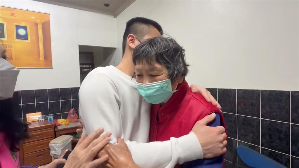 中國丟包涉詐嫌遣返回台 鹹粥嬤等了2年"愛孫終回家"