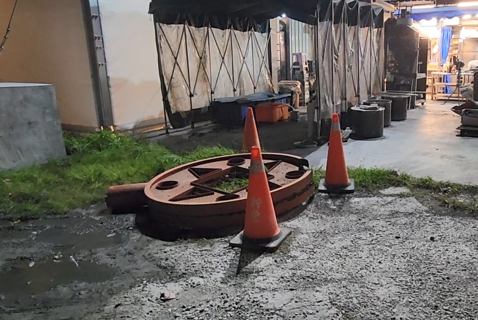 19:24花蓮規模5.7地震! 東大門夜市招牌掉落險砸路人