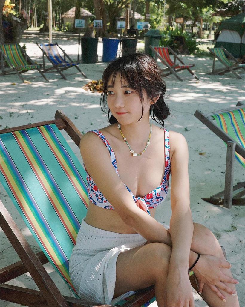 愛莉莎莎海邊淺笑「超有料」！1句認平安夜「第1次做了這事」細節曝