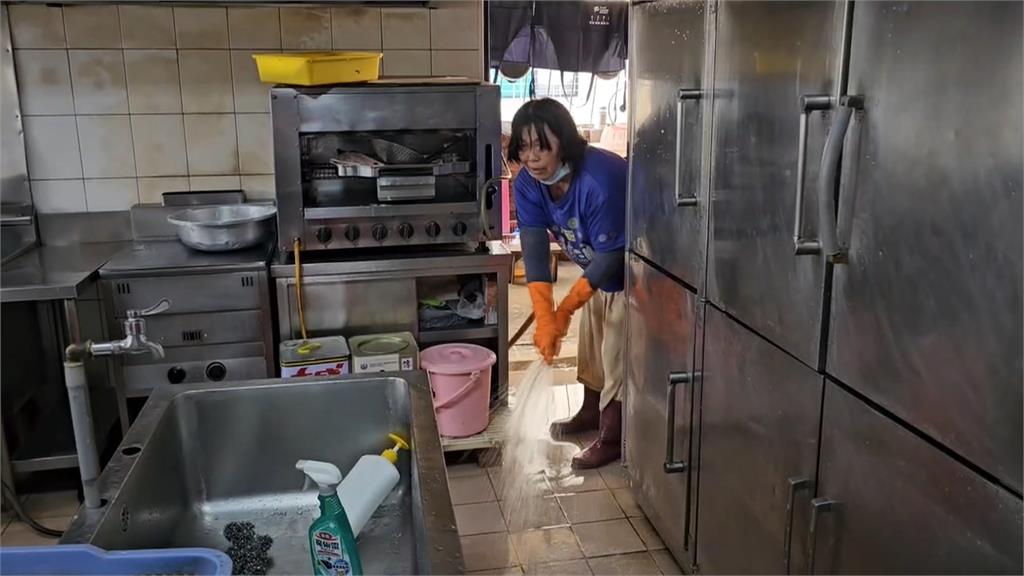 貨車衝過濺起積水「衝破民宅玻璃」　台南後壁老夫妻遭割傷1人縫30針