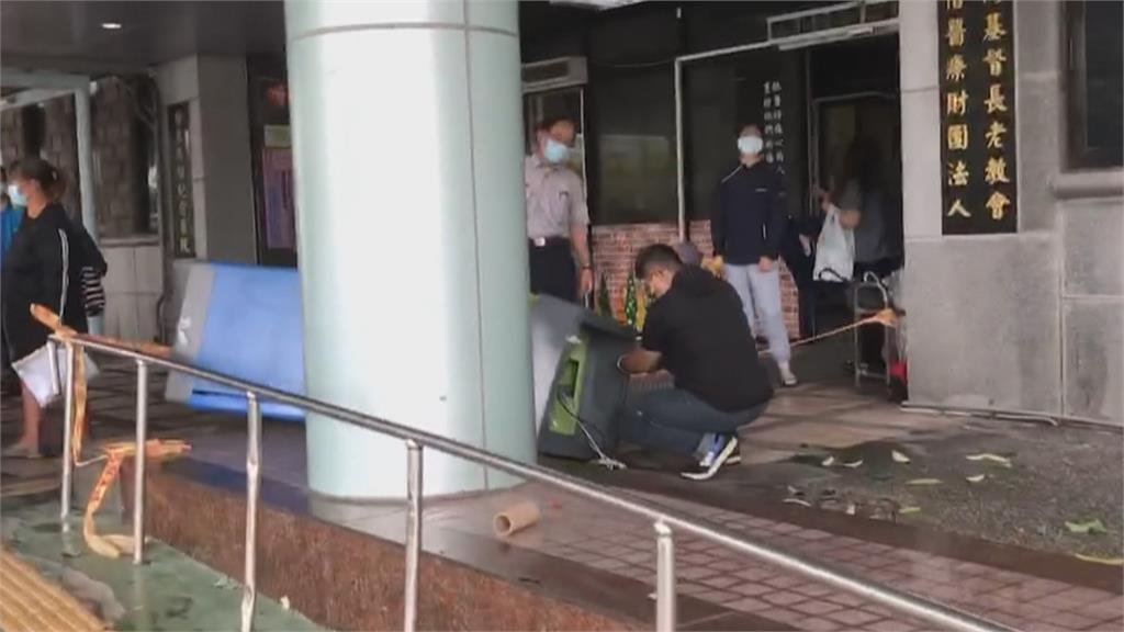 海葵強風暴雨肆虐台東 台鐵2列車集電弓遭樹枝打壞卡原地