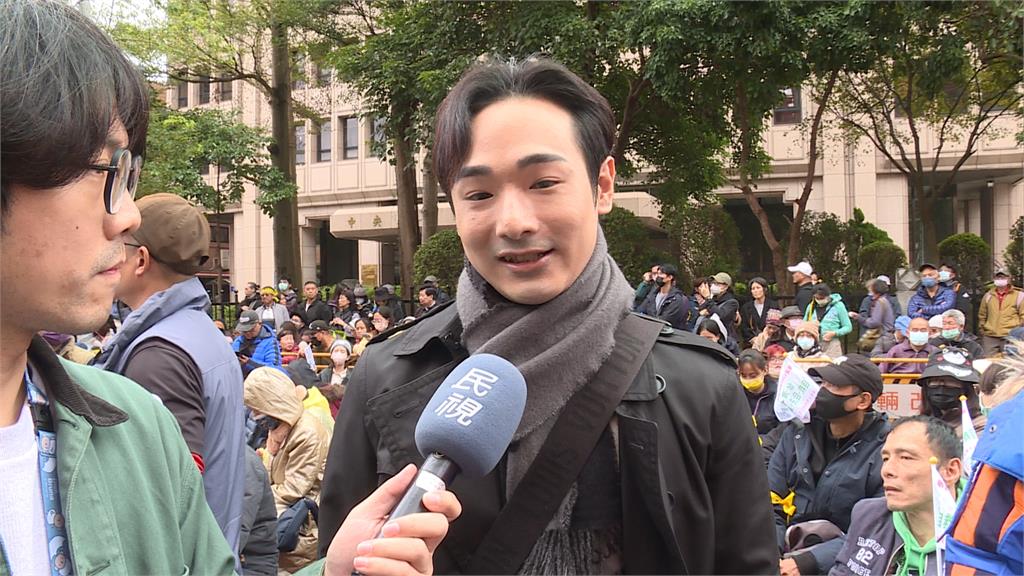 抗議藍白強闖爭議法案 青鳥上街頭怒吼人民之聲